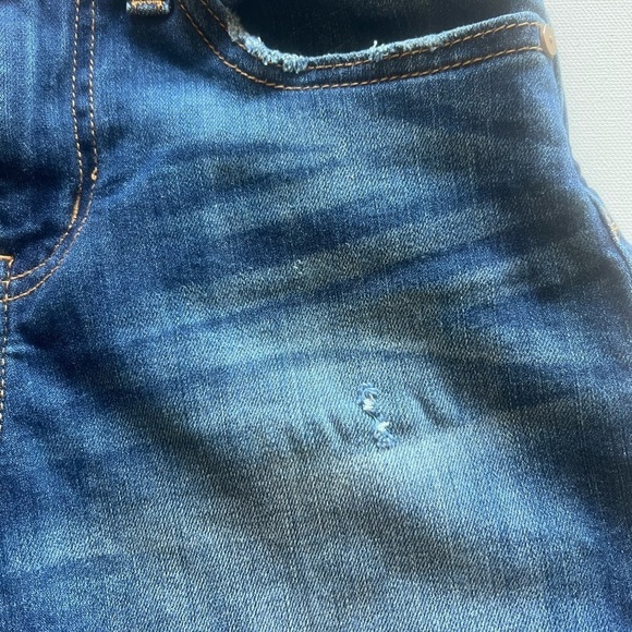 EUC Indigo Rein Curvy Short Juniors 5/26 Medium Wash Whiskered Stretch Denim - Picture 3 of 7